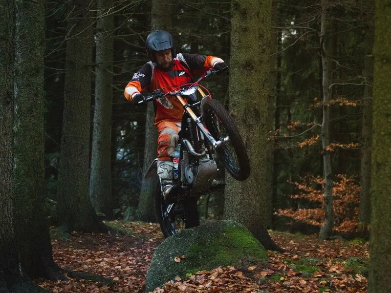 Motorky na trialové trati s mistrem ČR: Pardubický kraj