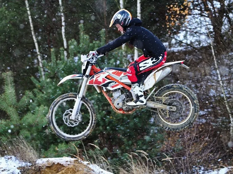 Motorky na trialové trati s mistrem ČR: Pardubický kraj