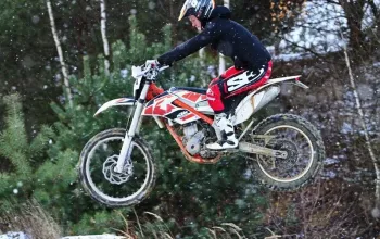 Motorky na trialové trati s mistrem ČR: Pardubický kraj
