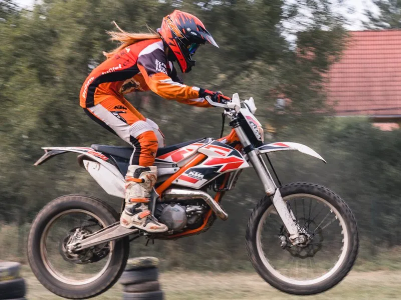 Motorky na trialové trati s mistrem ČR: Pardubický kraj