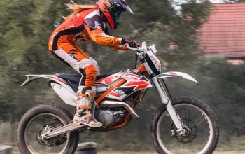 Motorky na trialové trati s mistrem ČR: Pardubický kraj