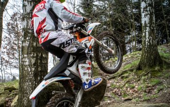 Motorky na trialové trati s mistrem ČR: Pardubický kraj
