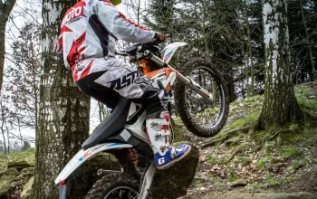 Motorky na trialové trati s mistrem ČR: Pardubický kraj