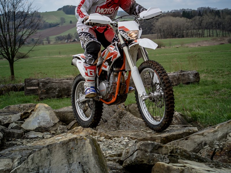 Motorky na trialové trati s mistrem ČR: Pardubický kraj
