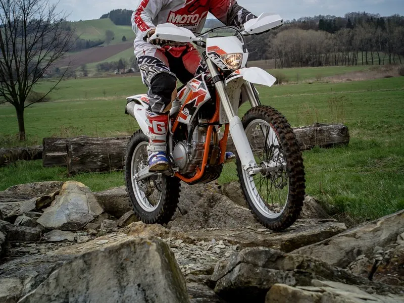 Motorky na trialové trati s mistrem ČR: Pardubický kraj