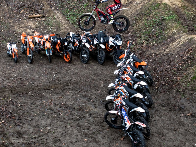 Motorky na trialové trati s mistrem ČR: Pardubický kraj