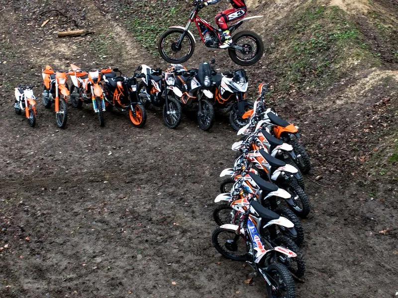 Motorky na trialové trati s mistrem ČR: Pardubický kraj