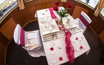 Romantická plavba po Vltavě s výhledem a gurmánským zážitkem