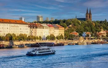 Romantická plavba po Vltavě s výhledem a gurmánským zážitkem