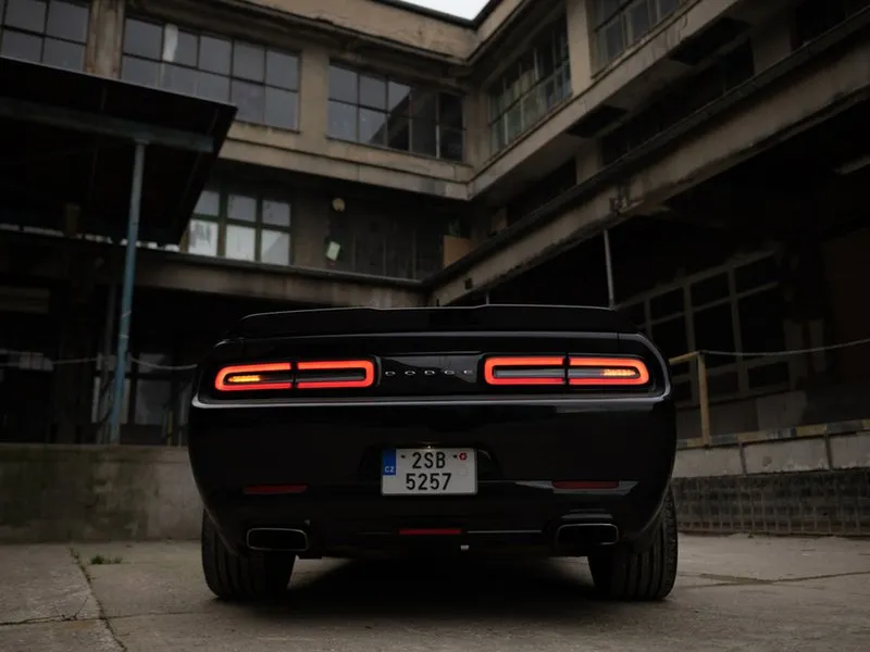 Zážitková jízda autem Dodge Challenger
