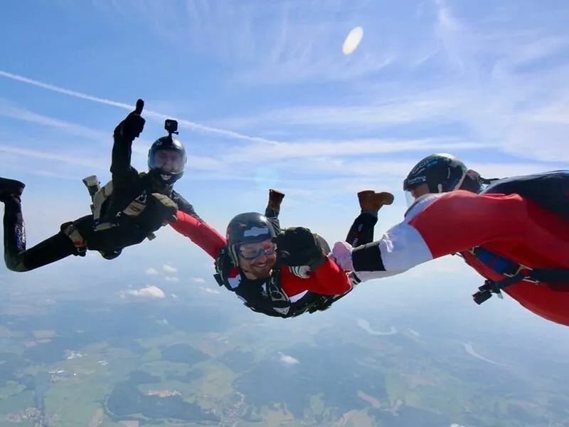 Základní výcvik volného pádu IAFF ze 4 000 m