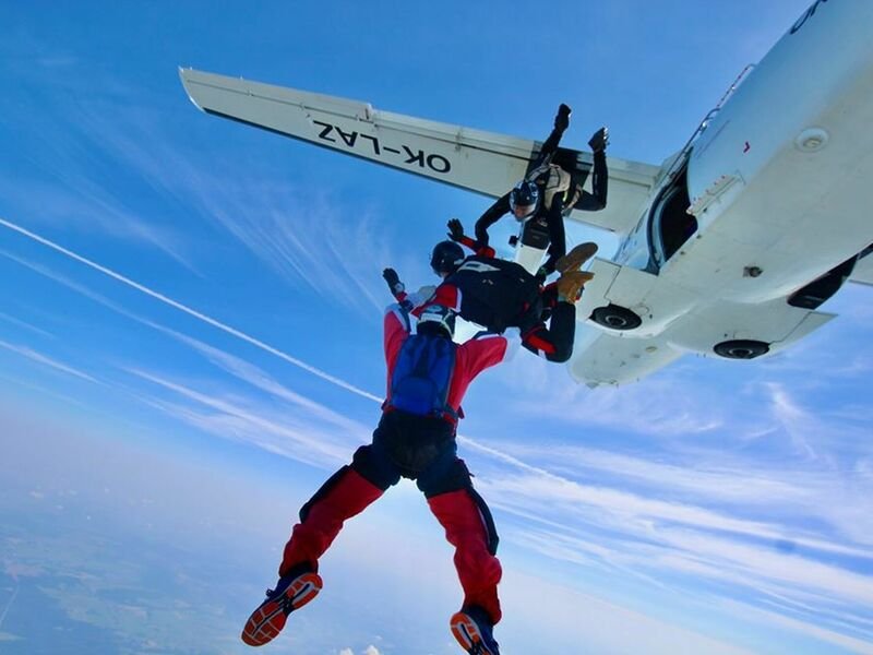 Základní výcvik volného pádu IAFF ze 4 000 m