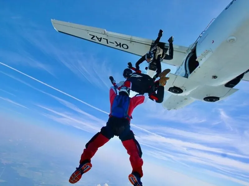 Základní výcvik volného pádu IAFF ze 4 000 m