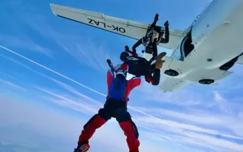 Výcvik volných pádů ze 4 000 m Výcvik volných pádů ze 4 000 m – dárek a zážitek
