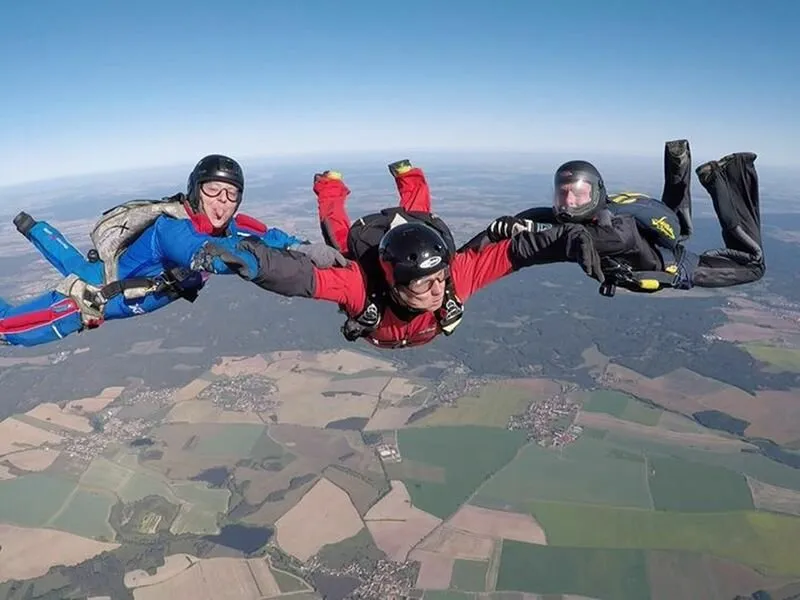 Výcvik volných pádů ze 4 000 m