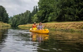 Splutí Nisy na kánoi s možností návratu na koloběžce – dárek a zážitek