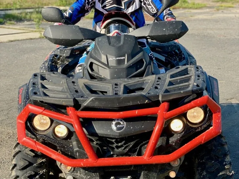 Rodinná jízda v terénu na ATV čtyřkolce