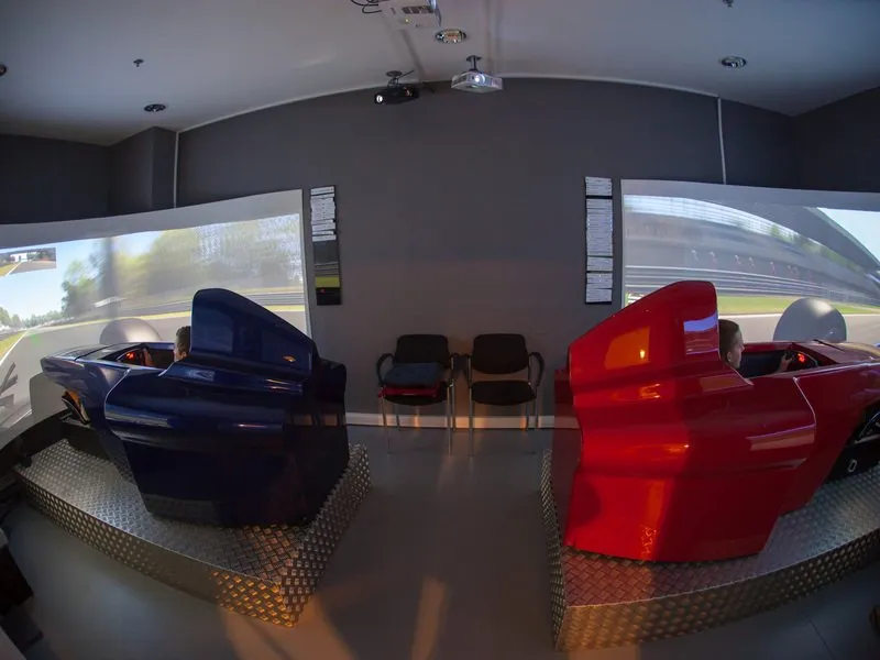 Závodní simulátor Formule 1