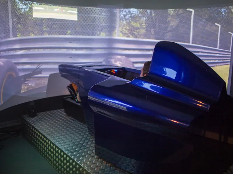 Závodní simulátor Formule 1