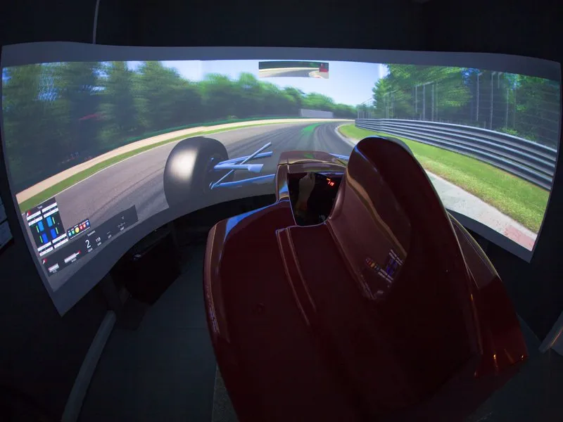 Závodní simulátor Formule 1