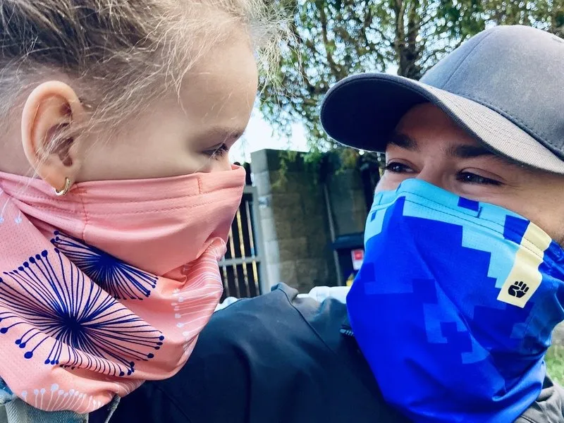 Antivirový nákrčník na podporu CF Hero: růžový