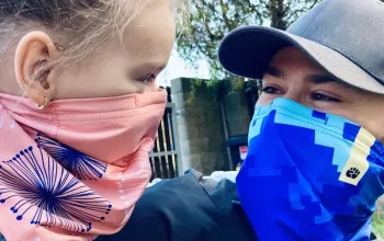Antivirový nákrčník na podporu CF Hero: růžový