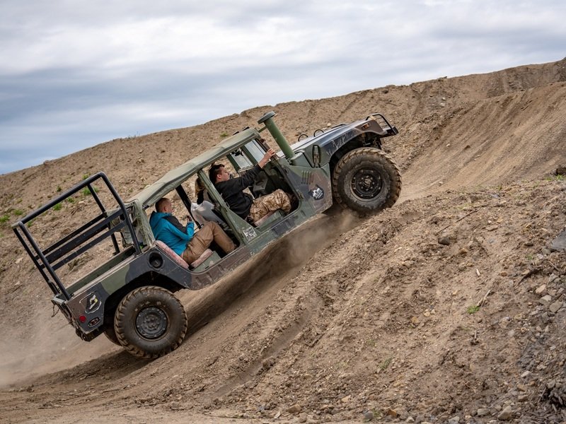 Humvee: Řízení + safari jízda na korbě