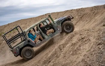 Humvee: Řízení + safari jízda na korbě