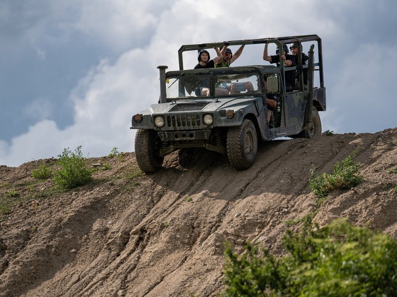 Humvee: Řízení + safari jízda na korbě