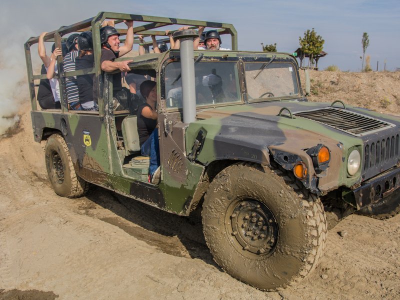 Humvee: Řízení + safari jízda na korbě
