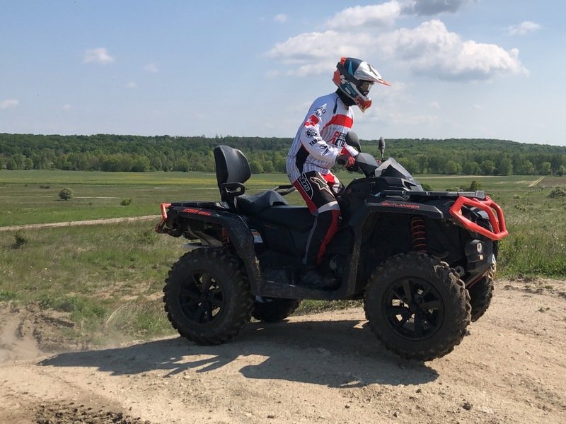 Jízda v terénu na ATV čtyřkolce
