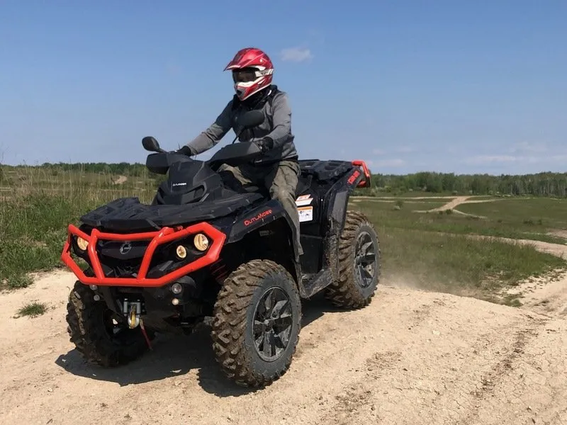 Jízda v terénu na ATV čtyřkolce
