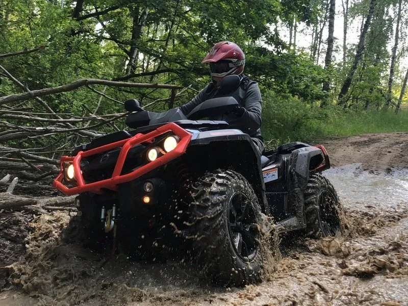 Jízda v terénu na ATV čtyřkolce