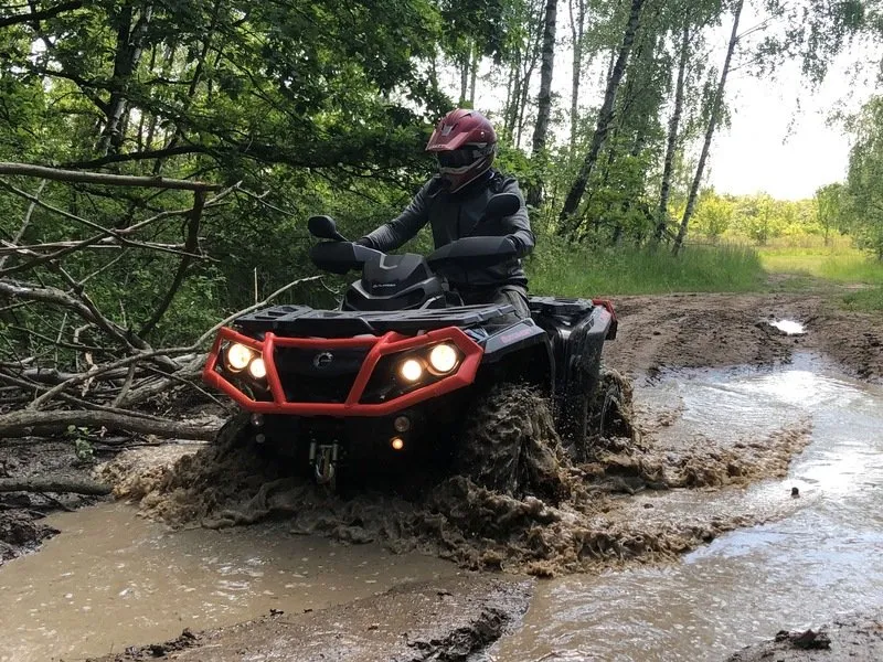 Jízda v terénu na ATV čtyřkolce