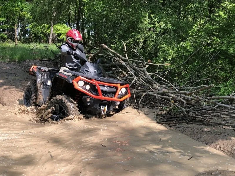 Jízda v terénu na ATV čtyřkolce