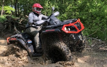 Jízda v terénu na ATV čtyřkolce