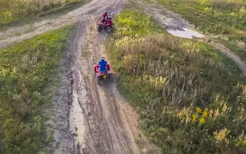 Jízda v terénu na ATV čtyřkolce