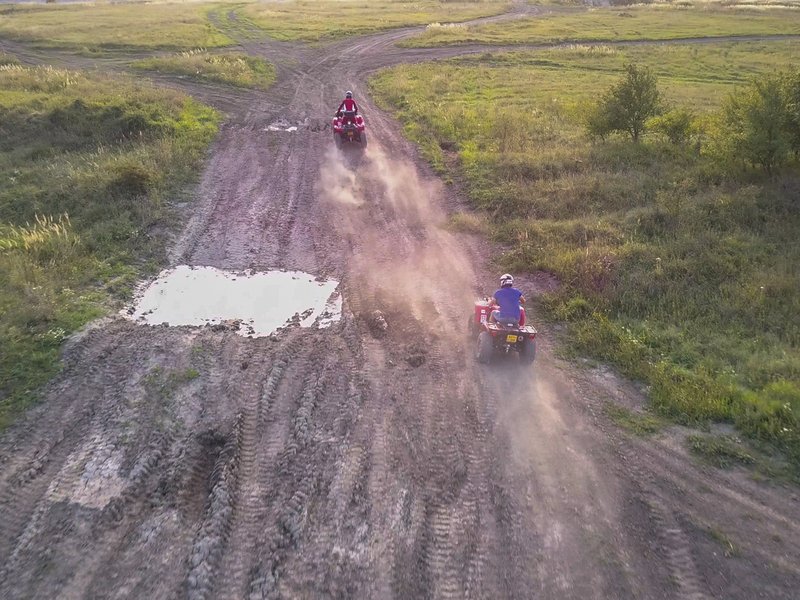 Jízda v terénu na ATV čtyřkolce