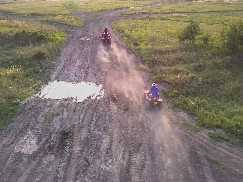 Jízda v terénu na ATV čtyřkolce