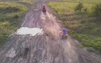 Jízda v terénu na ATV čtyřkolce