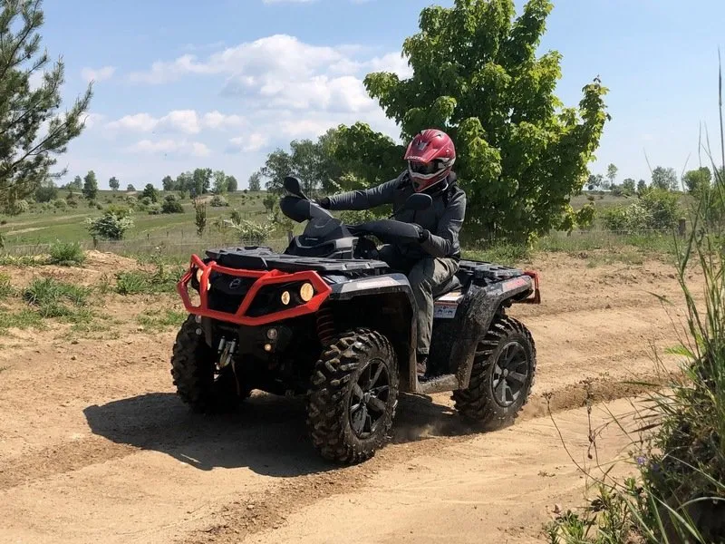 Jízda v terénu na ATV čtyřkolce