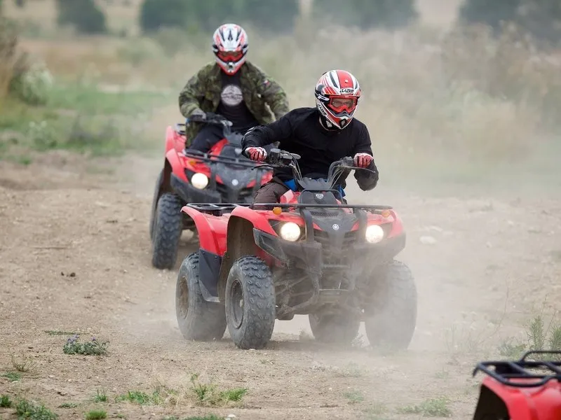 Jízda v terénu na ATV čtyřkolce