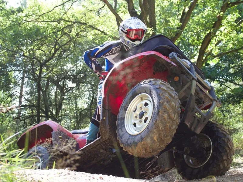 Jízda v terénu na ATV čtyřkolce