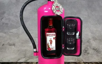 Hasicí bar s láhví alkoholu: Růžový