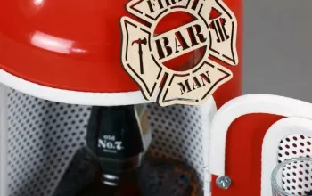 Hasicí bar s láhví alkoholu: Červený s bílou lemovkou
