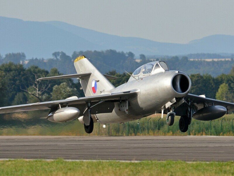 Let unikátní českou stíhačkou MiG-15: Hradec Králové