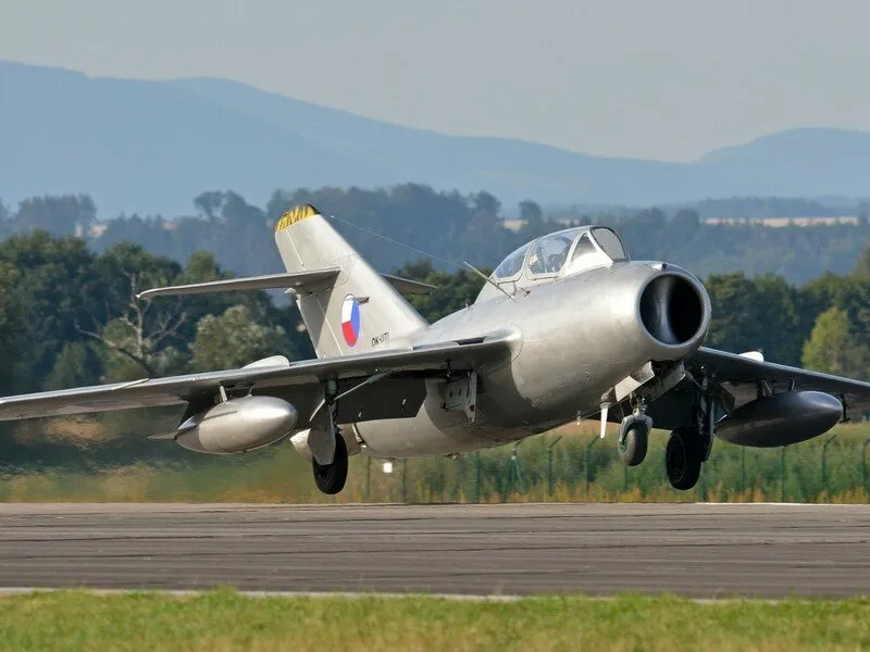 Let unikátní českou stíhačkou MiG-15: Hradec Králové