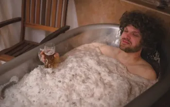Relaxační pivní koupel pro milovníky piva