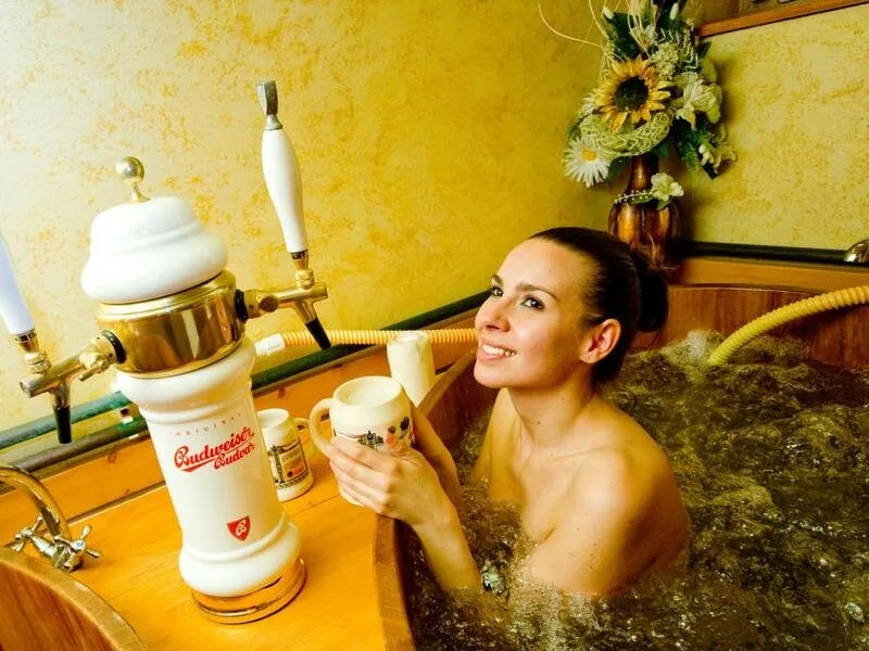 Relaxační pivní koupel pro milovníky piva