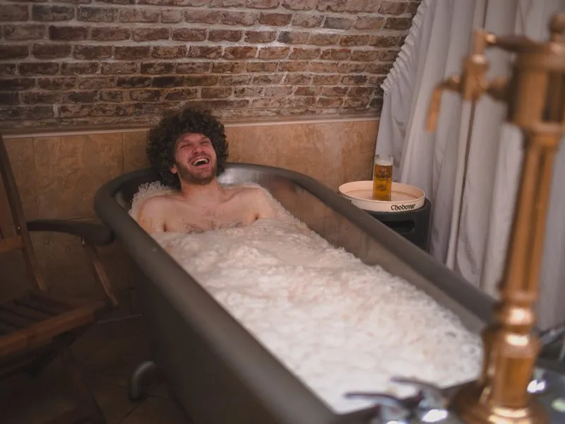 Relaxační pivní koupel pro milovníky piva